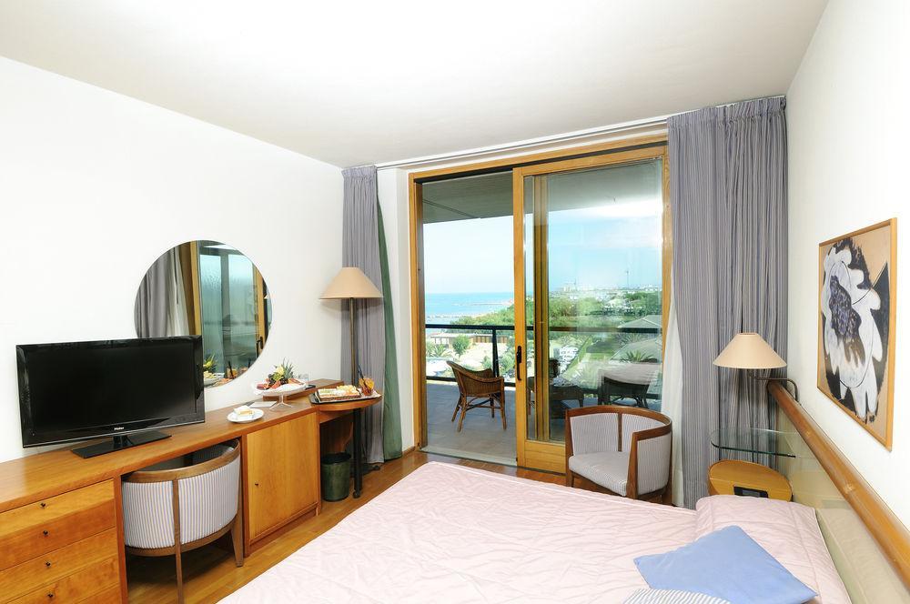 Grand Hotel Berti Silvi Marina Exterior photo