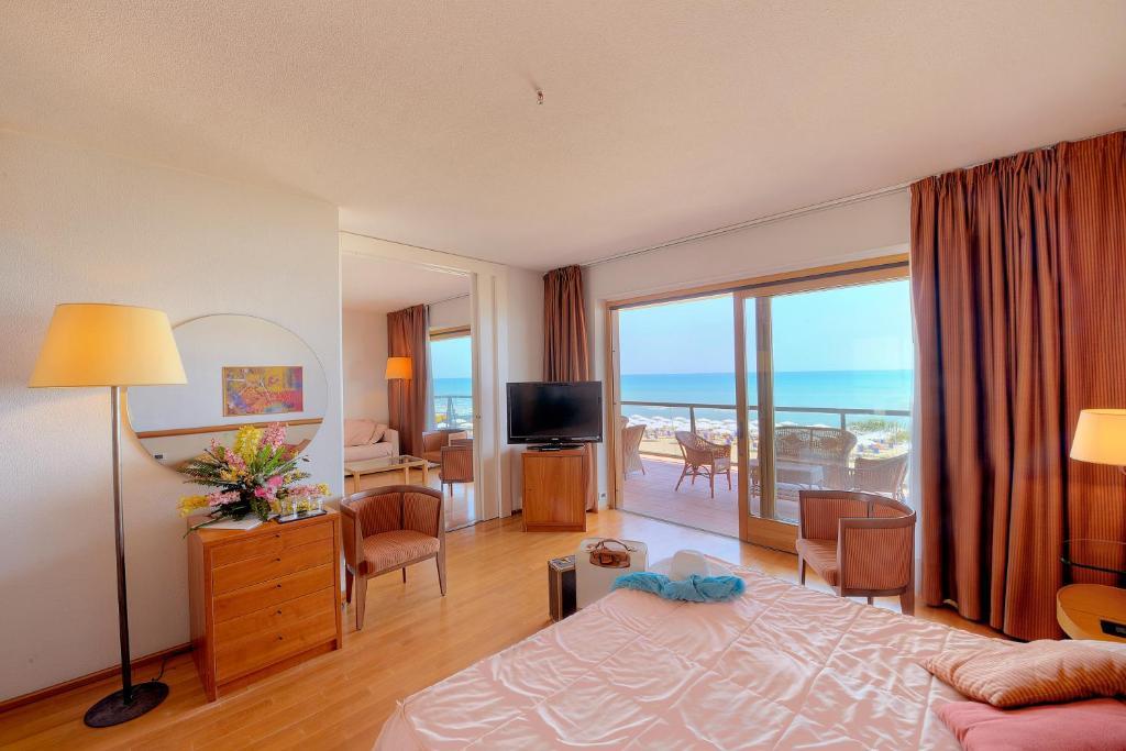 Grand Hotel Berti Silvi Marina Exterior photo